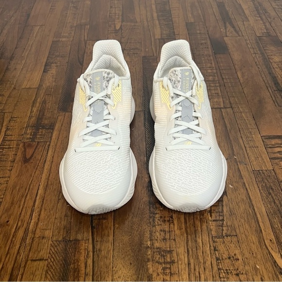 New Balance FuelCell Shift TR White Light
Aluminum with reflective panels 8.5 - Picture 3 of 11